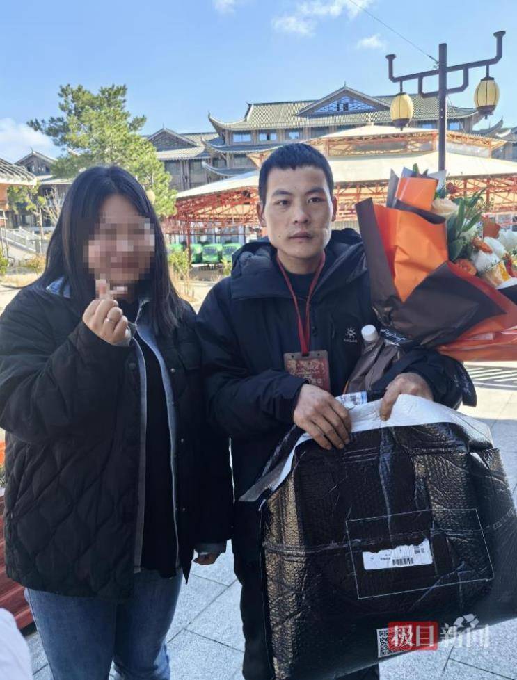 29岁女粉丝专程上山送礼物<strong></p>
<p>哪些数字有货币</strong>，声称想做张家界荒野求生选手“刀疤哥”的老婆