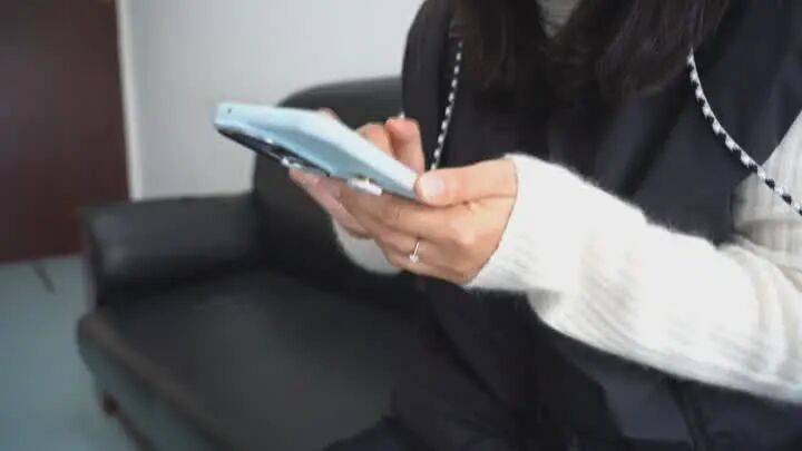 扬州一女子刷短视频惹祸：偷偷去银行取了6万现金<strong></p>
<p>虚拟币买就跌</strong>，结果……