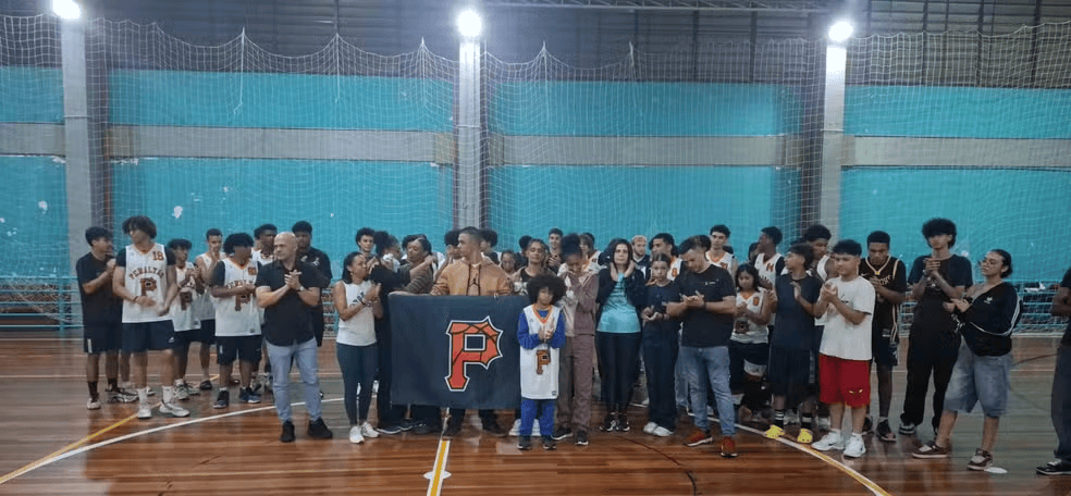 巴西17岁少年在朋友面前秀扣篮<strong></p>
<p>虚拟币买就跌</strong>,下一秒篮架倒塌被砸头身亡