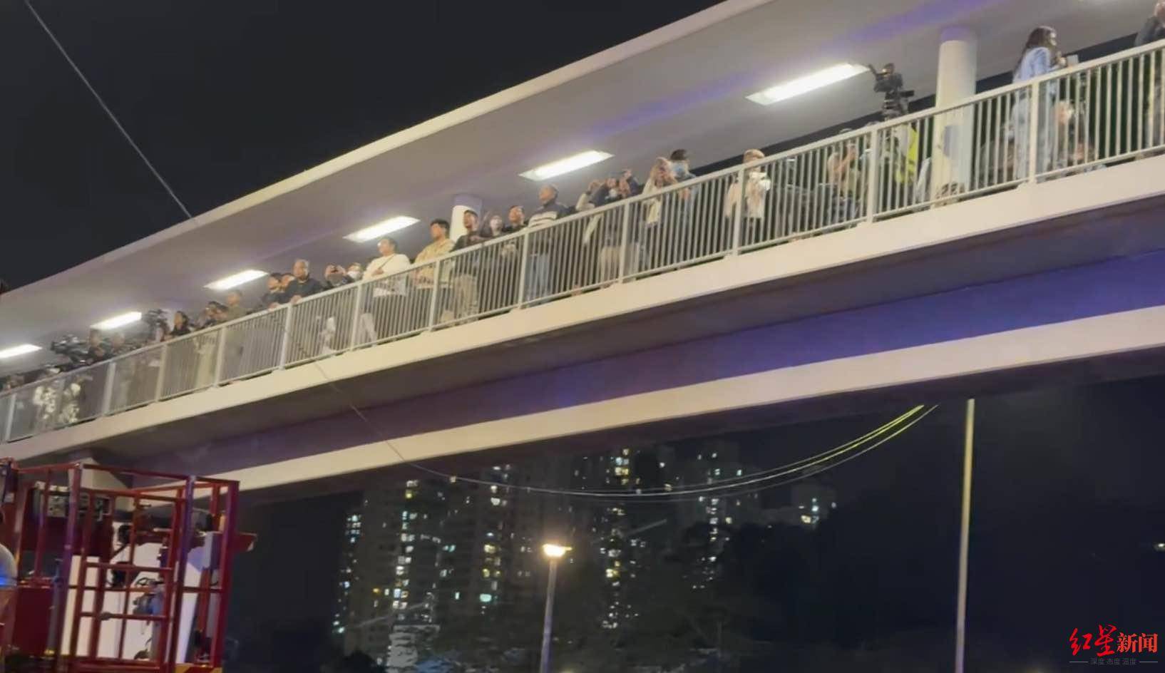 红星新闻实探香港宏福苑大火现场：警员称第一次遇到这么大火<strong></p>
<p>每天送虚拟币</strong>，餐厅老板自发为救援人员送餐