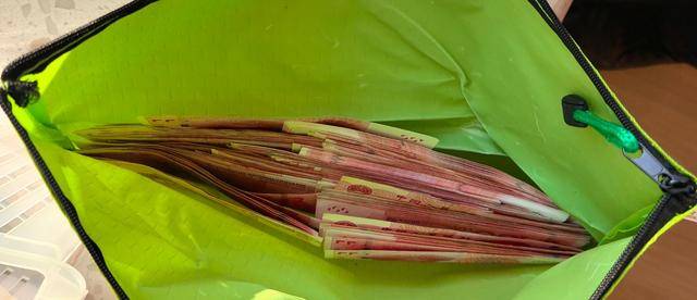 房子要卖了<strong></p>
<p>hkh虚拟币</strong>，两万多现金和珍贵邮票却落在里面，还好有他