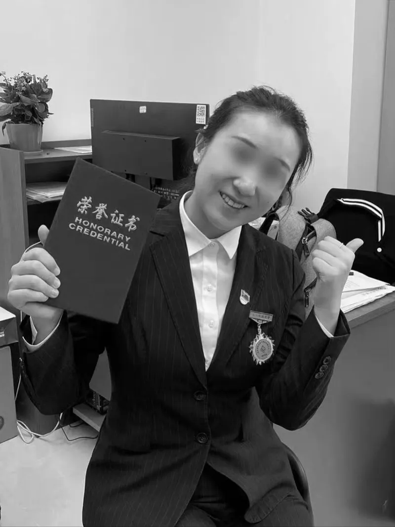 28岁女子被高空抛砖砸中离世<strong></p>
<p>hkh虚拟币</strong>，凶手被判处死刑；家属起诉事发地物业等单位：凶手6天里多次高空抛物