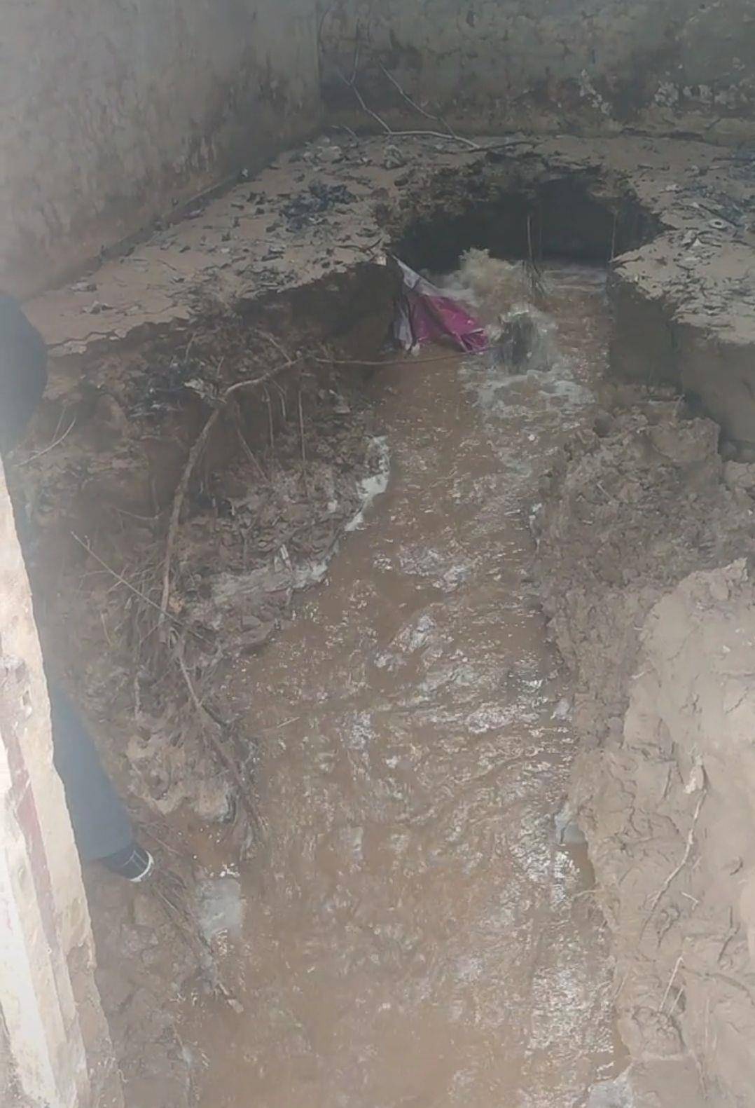 干枯了三十多年<strong></p>
<p>虚拟币clc</strong>，郑州“母亲河”贾鲁河源头泉水复涌，水温近30℃，附近民众兴奋不已，奔走相告