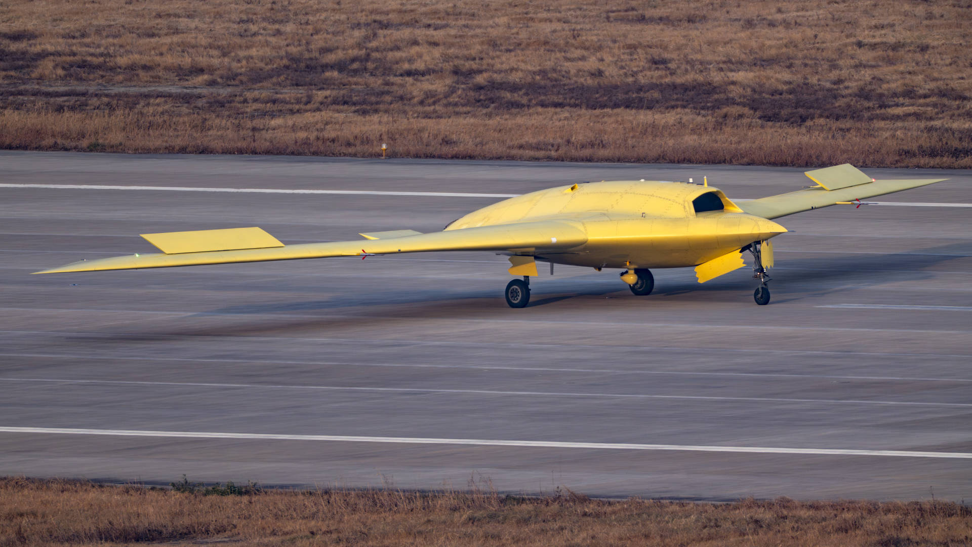 多张高清大图<strong></p>
<p>虚拟币BKI</strong>！新型高空高速长航时无人机彩虹-7近日成功首飞