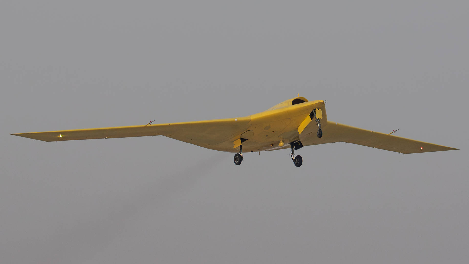 多张高清大图<strong></p>
<p>虚拟币BKI</strong>！新型高空高速长航时无人机彩虹-7近日成功首飞