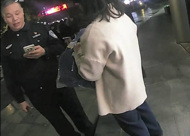 机智！快递在家门口被偷<strong></p>
<p>虚拟币BKI</strong>，她用一招抓到了人还拿回了东西