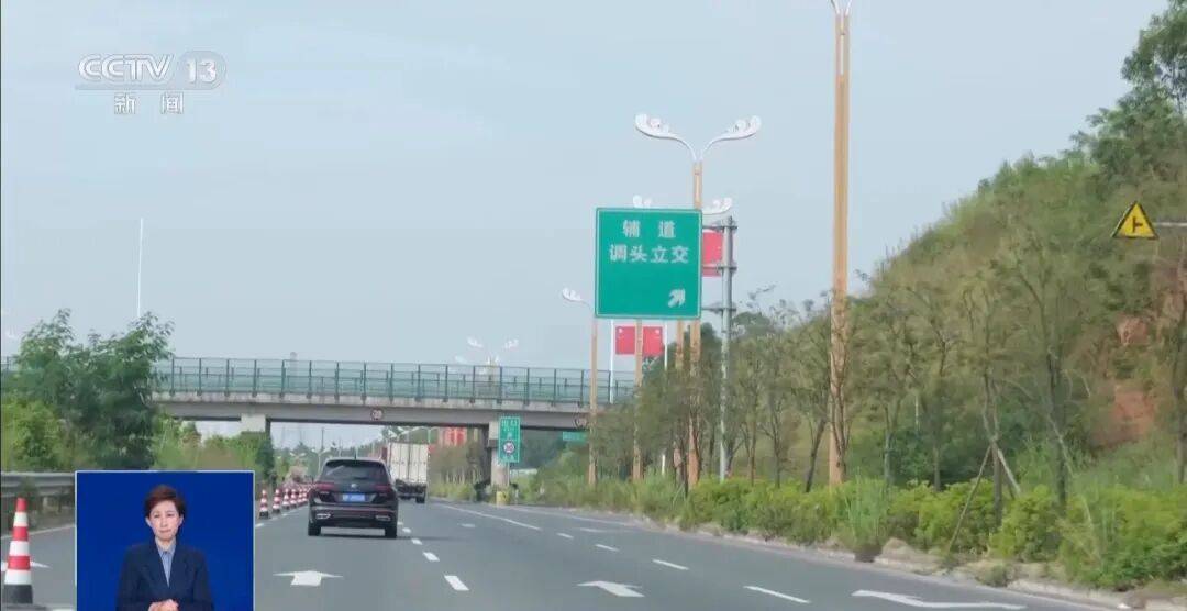 央视披露：男子在网吧厕所墙上看到“高薪日结5000-20000”广告<strong></p>
<p>虚拟币比赛</strong>，即将出境时被警方拦下