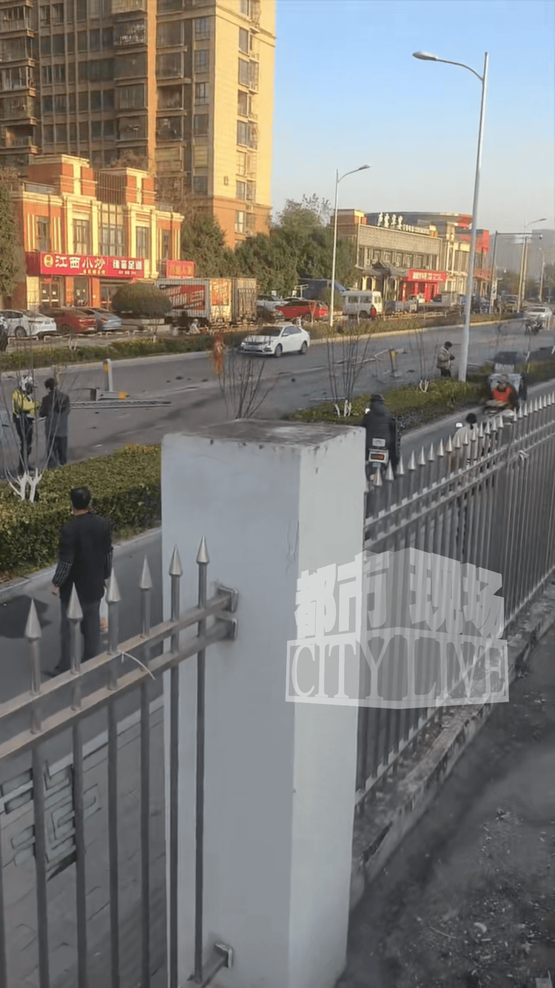 安徽一小米SU7撞翻几十米护栏<strong></p>
<p>虚拟币比赛</strong>，目击者称车辆前轮脱落后才刹停，当地交警回应