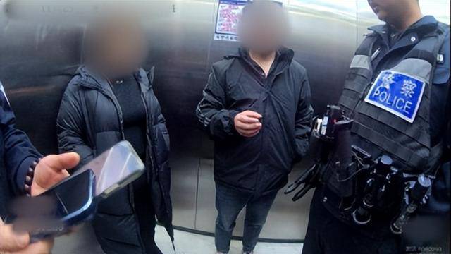 砰！浙江女子刚坐进车里<strong></p>
<p>虚拟币比赛</strong>，一把菜刀砸在眼前，随后剪刀又飞来