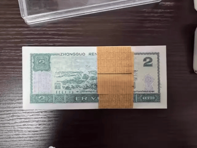 1万多张2元面值人民币被拍卖<strong></p>
<p>虚拟币蜜豆</strong>，最终以83.16万元成交！