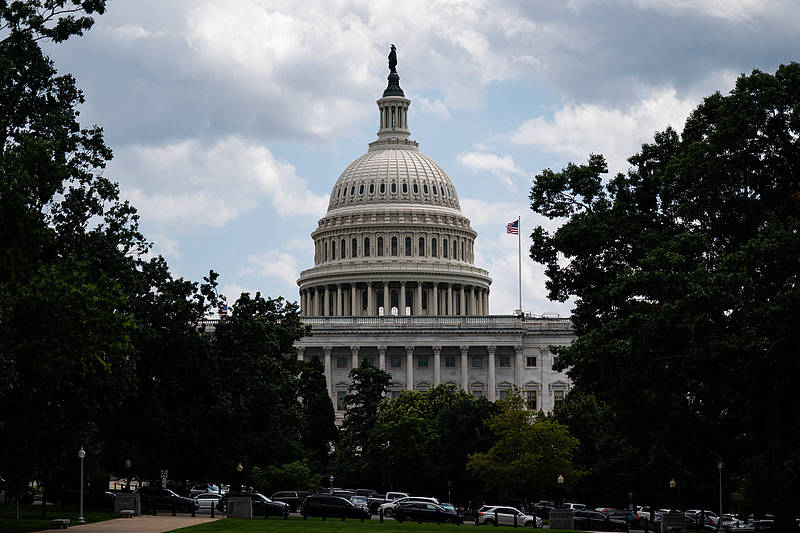 特朗普：支持推进“限制总统战争权”的共和党议员不应连任